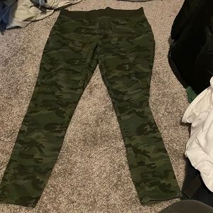Stretchy Camo pants like new size XL (15-17) brand is No Boundaries